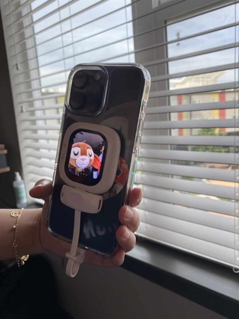 As a small content creator on TikTok, I always struggled with bad lighting. Since I got this selfie light, my videos look brighter and more professional. People even think I upgraded my phone camera 😂. Best purchase I’ve made this year!