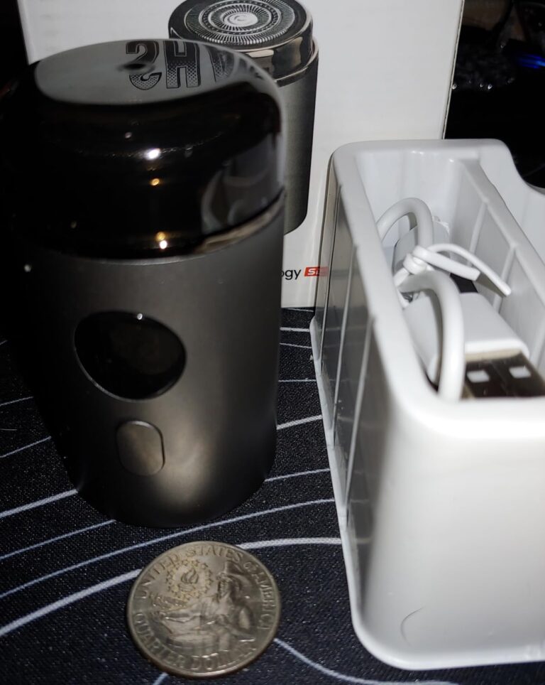 Surprisingly effective little shaver! Lightweight, fits in my palm, and glides smoothly without nicks or redness. Perfect for quick touch-ups—even in tricky spots like under the nose. Rechargeable with a regular USB cable, making it super convenient for travel or keeping in a desk drawer  I highly recommend this 👌Mr Bola. LAGOS ⭐⭐⭐⭐⭐